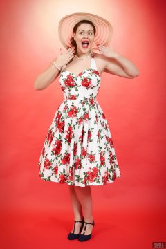 2018-12-15 Darcy Bennet in her own summer dress