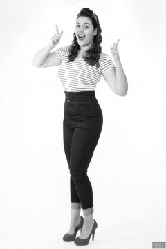 2018-12-15 Darcy Bennet in her own top and vintage-style blue denim jeans