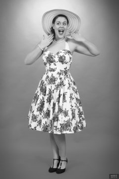 2018-12-15 Darcy Bennet in her own summer dress