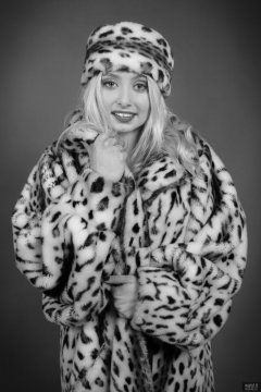 2019-01-12 Domii in fur coat, worn over golden bra and pantie girdle