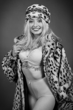 2019-01-12 Domii in fur coat, worn over golden bra and pantie girdle