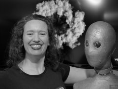 2019-03-30 Chiara corsets and sci-fi