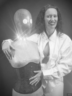 2019-03-30 Chiara in her own costume, posing for some special effects