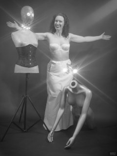 2019-03-30 Chiara in her own costume, posing for some special effects