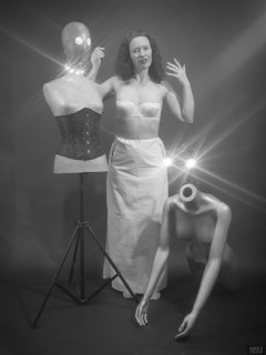 2019-03-30 Chiara in her own costume, posing for some special effects