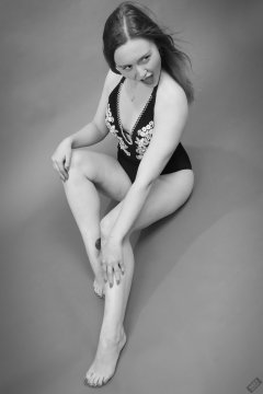 2019-05-04 CloEliza in her own vintage-style one-piece swimsuit