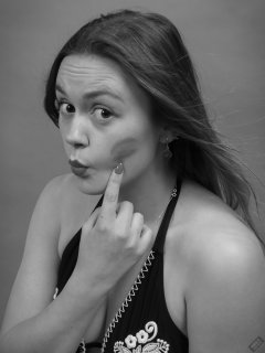 2019-05-04 CloEliza shows Fabiene's lipstick on her cheek