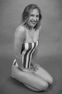 2019-05-04 Fabiene in her own vintage-style one-piece swimsuit