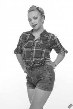 2019-05-25 KL Modelling - in her own lumberjack shirt and Daisy Dukes.