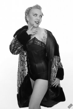 2019-05-25 KL Modelling - in her own black corset worn over black strapless bra top and black Style 210 control briefs, worn as hotpants