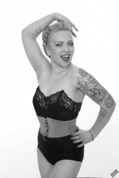 2019-05-25 KL Modelling - in black strapless-bra-top, tight black pantie-girdle and vintage leather corset belt, used to give her waist an extra squeeze