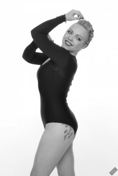 2019-05-25 KL Modelling - in black lycra long-sleeved leotard