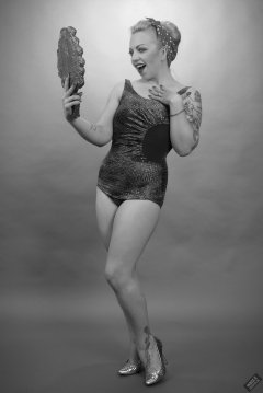 2019-05-25 KL Modelling - in vintage style Half Moon one piece swimsuit