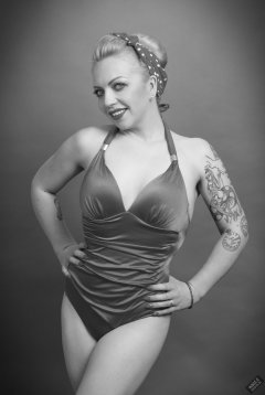 2019-05-25 KL Modelling - in purple vintage style one-piece tummy-control swimsuit
