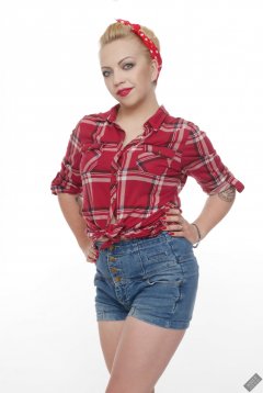 2019-05-25 KL Modelling - in her own lumberjack shirt and Daisy Dukes.