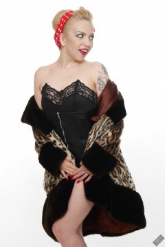 2019-05-25 KL Modelling - in her own black corset worn over black strapless bra top and black Style 210 control briefs, worn as hotpants