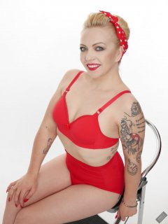 2019-05-25 KL Modelling - in bright red Chinese vintage-style bra and pantie girdle