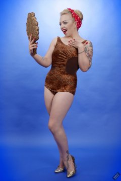 2019-05-25 KL Modelling - in vintage style Half Moon one piece swimsuit