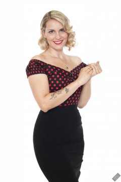 2019-09-07 VZ-Retro - in her own black and red polka-dot top and tight black pencil skirt