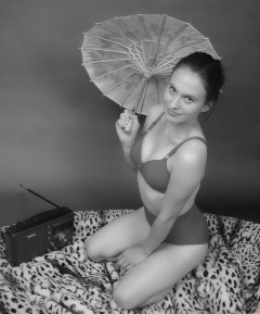 2019-09-21 Kristine Gold - in matching bright red vintage-style bra and red pocket girdle worn as hot-pants