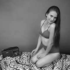 2019-09-21 Kristine Gold - in matching bright red vintage-style bra and red pocket girdle worn as hot-pants