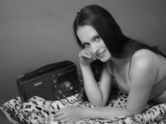 2019-09-21 Kristine Gold - in matching bright red vintage-style bra and red pocket girdle worn as hot-pants