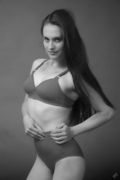 2019-09-21 Kristine Gold - in matching bright red vintage-style bra and red pocket girdle worn as hot-pants