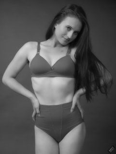 2019-09-21 Kristine Gold - in matching bright red vintage-style bra and red pocket girdle worn as hot-pants