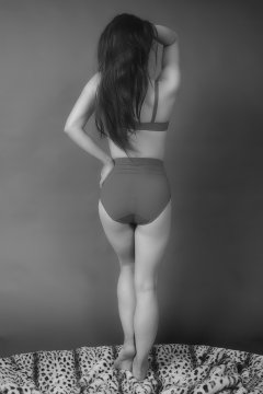 2019-09-21 Kristine Gold - in matching bright red vintage-style bra and red pocket girdle worn as hot-pants