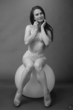 2019-09-21 Kristine Gold - in matching tight pink-and-white lycra sports bra top and shorts set