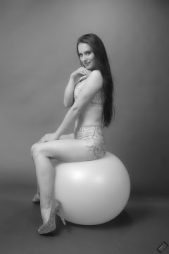 2019-09-21 Kristine Gold - in matching tight pink-and-white lycra sports bra top and shorts set