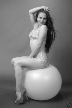 2019-09-21 Kristine Gold - in matching tight pink-and-white lycra sports bra top and shorts set