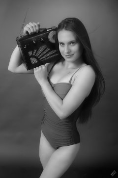 2019-09-21 Kristine Gold - in blue and purple vintage-style one-piece tummy-control swimsuit by M&S - with vintage Radio Exchange Roamer Ten multi-band radio