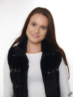 2019-09-21 Kristine Gold - in her own clothes as she arrived at the studio