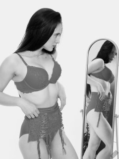 2019-12-14 Kristine Gold vintage pinup christmas shoot in red bra and girdle, mirror shot