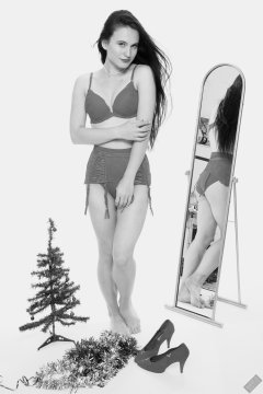 2019-12-14 Kristine Gold vintage pinup christmas shoot in red bra and girdle, mirror shot