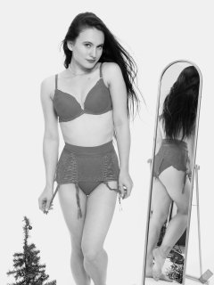 2019-12-14 Kristine Gold vintage pinup christmas shoot in red bra and girdle, mirror shot