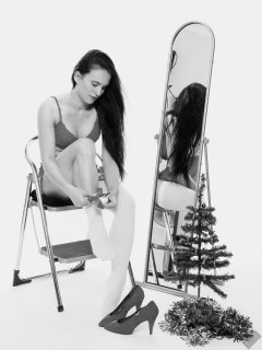 2019-12-14 Kristine Gold vintage pinup christmas shoot in red bra and girdle, mirror shot