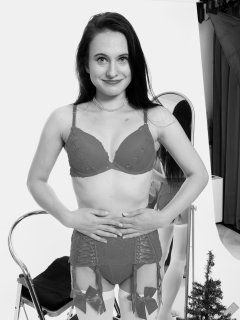 2019-12-14 Kristine Gold vintage pinup christmas shoot in red bra and girdle, mirror shot