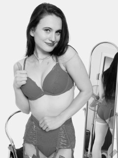 2019-12-14 Kristine Gold vintage pinup christmas shoot in red bra and girdle, mirror shot