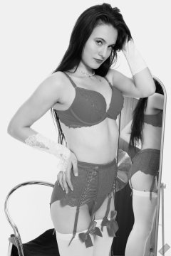 2019-12-14 Kristine Gold vintage pinup christmas shoot in red bra and girdle, mirror shot