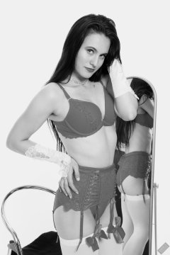 2019-12-14 Kristine Gold vintage pinup christmas shoot in red bra and girdle, mirror shot