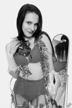 2019-12-14 Kristine Gold vintage pinup christmas shoot in red bra and girdle, mirror shot