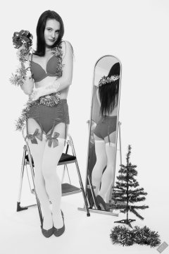 2019-12-14 Kristine Gold vintage pinup christmas shoot in red bra and girdle, mirror shot