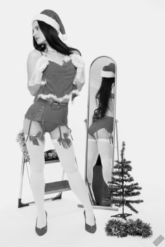 2019-12-14 Kristine Gold vintage pinup christmas shoot in red bra and girdle, mirror shot