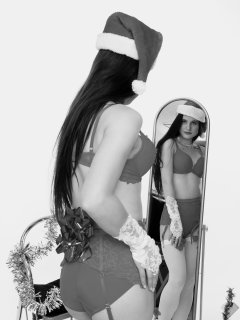 2019-12-14 Kristine Gold vintage pinup christmas shoot in red bra and girdle, mirror shot
