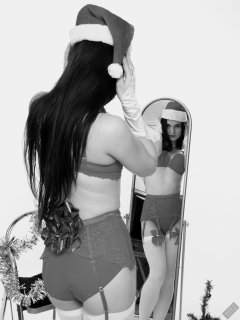 2019-12-14 Kristine Gold vintage pinup christmas shoot in red bra and girdle, mirror shot