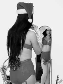2019-12-14 Kristine Gold vintage pinup christmas shoot in red bra and girdle, mirror shot