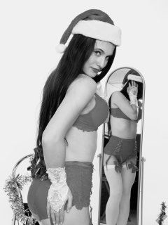 2019-12-14 Kristine Gold vintage pinup christmas shoot in red bra and girdle, mirror shot