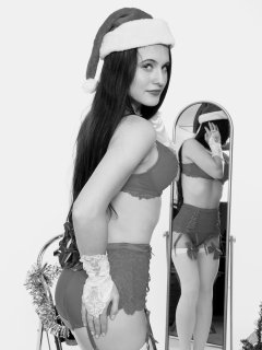 2019-12-14 Kristine Gold vintage pinup christmas shoot in red bra and girdle, mirror shot